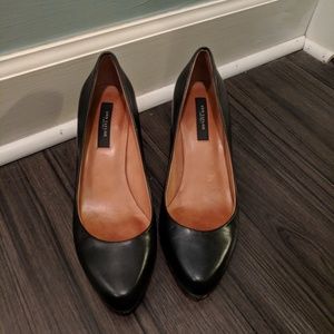 Ann Taylor Perfect Kitten Heel in Black